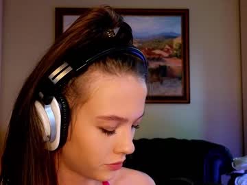 girl
        _demi_dee_ cam image #2279955