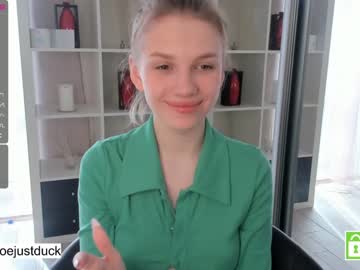 girl
        beverlyvega cam image #955730
