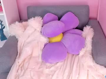 girl
        little_effy18_ cam image #6534875