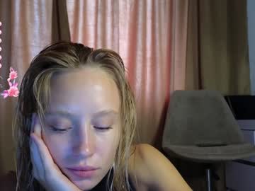 girl
        white_lime cam image #5021919