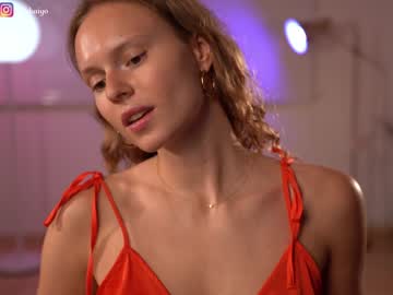 girl
        chillwithkira cam image #1707564