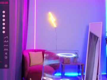 girl
        i_n_d_i_c_a cam image #1409452