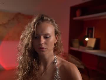 girl
        chillwithkira cam image #83202