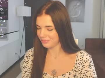 girl
        adri_dream cam image #6663778