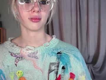 girl
        audreycarvin cam image #6688571