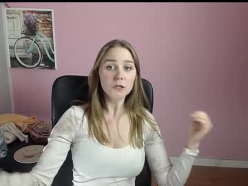 girl
        nextdoorgir_l cam image #1396509