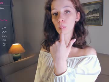 girl
        aura_ann cam image #3144209
