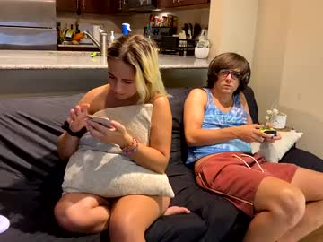 couple
        prettybabypetite cam image #2154348