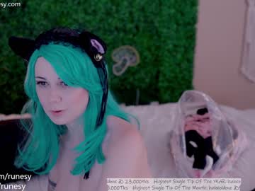 girl
        runesy cam image #1393299