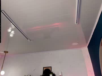 girl
        chloe_tailor cam image #16090