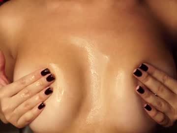 girl
        emilybatee cam image #6058904