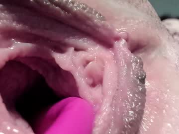 girl
        courtney_luv cam image #5519390