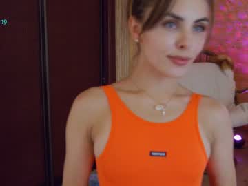 girl
        girl_next_door19 cam image #3740578