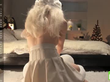 girl
        margarethowell cam image #5897712
