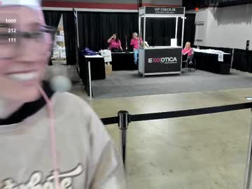 girl
        cidergal69 cam image #6554993