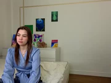 girl
        fannydowlen cam image #4342157