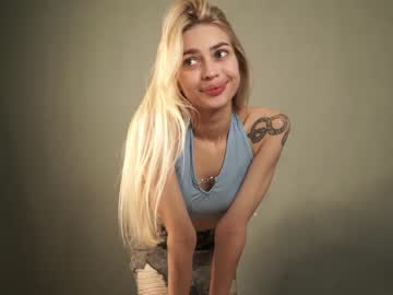 girl
        cuteelsa_ cam image #1996652