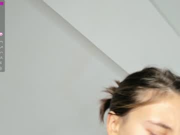 girl
        lucyrait cam image #570289