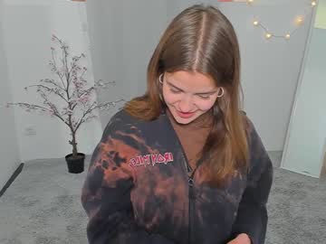 girl
        eli_sun cam image #196115