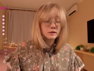 girl
        bettybarnett cam image #1700041