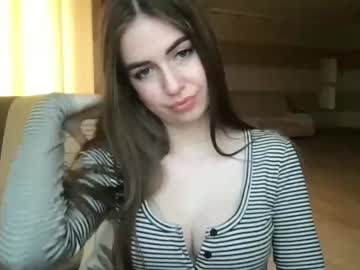 girl
        nicole_ll cam image #1317339
