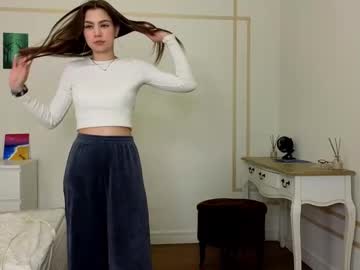 girl
        fannydowlen cam image #4341961
