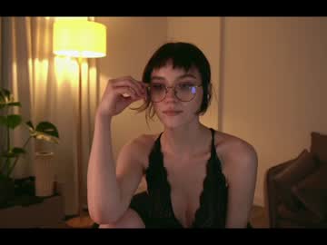girl
        luna_ai cam image #3443869