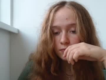girl
        bonniecain cam image #2523036