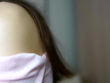 girl
        peek_in_my_window cam image #4601548