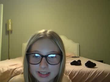 girl
        lilly_starrr cam image #5185654