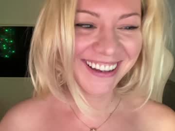 girl
        kiradivine cam image #3657123