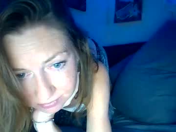 girl
        lola55589 cam image #2391149