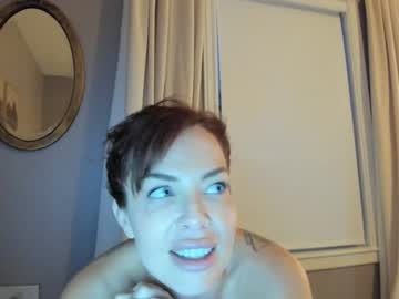 girl
        carliescott_meow cam image #1909708
