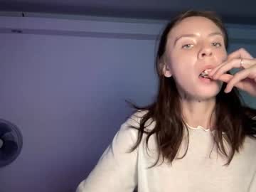 girl
        petite_doll49 cam image #5860747