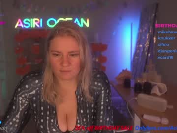 girl
        asiri_ocean cam image #2718758