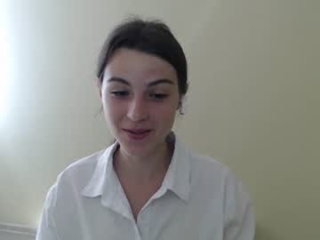 girl
        chamomile19 cam image #1955217