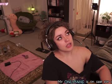 girl
        evelynpiers cam image #1922982