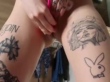 girl
        caressyourself cam image #6350267