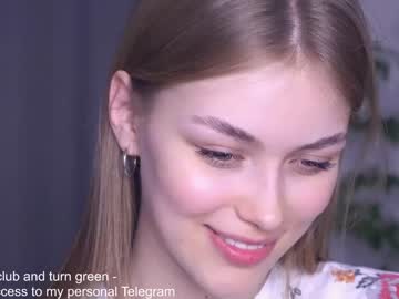 girl
        ardithcavell cam image #3990222