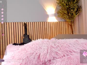 girl
        little_effy18 cam image #4379464
