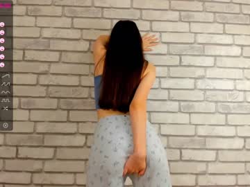girl
        carolynjacquelins cam image #262369
