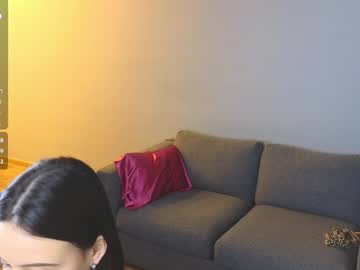 girl
        poppypaws cam image #5899490