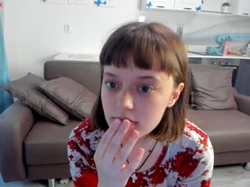 girl
        heathercarols cam image #1775933
