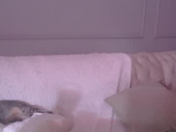 girl
        sarasuo cam image #2623344