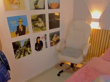 girl
        little_effy18 cam image #2755480
