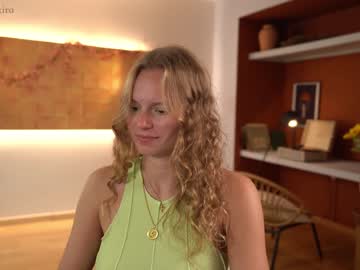girl
        chillwithkira cam image #38515