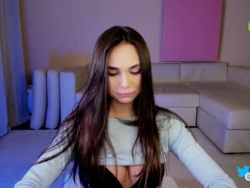 girl
        hollyextra cam image #1593158