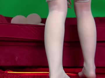 girl
        eliee_snow cam image #6435612