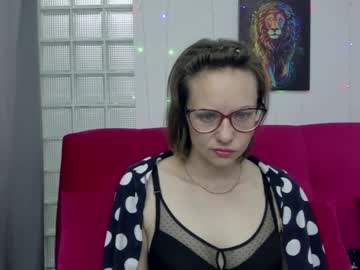 girl
        bright_lucy cam image #4904722