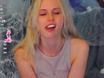 girl
        audreycarvin cam image #5341172